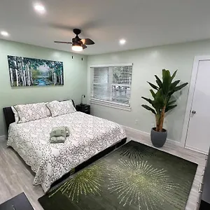 https://tranquility-in-paradise-2-bedroom-villa-w-parking.top-hotels-in-savannah.com